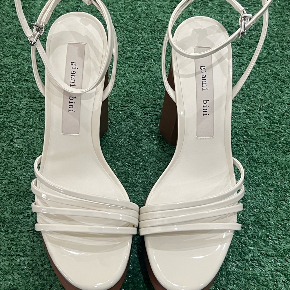 New Gianni Bini White Strappy Women's Sandals